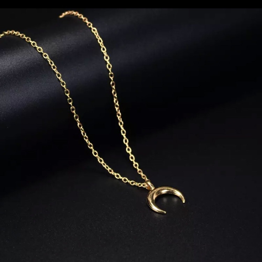 ⚜️[𝟯/$𝟭𝟴]⚜️Gold Horn Simple Dainty Choker NEW - Picture 2 of 13